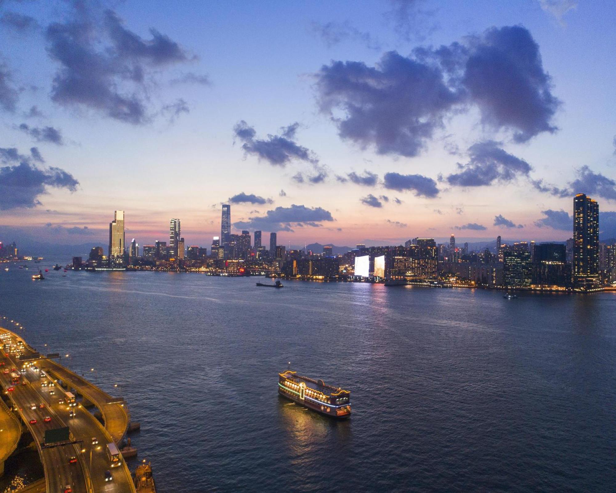 Hyatt Centric Victoria Harbour Hotel Hong Kong Exterior foto